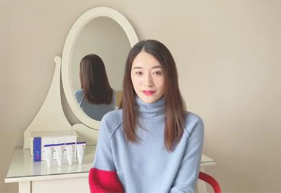 李小冉翻包視頻